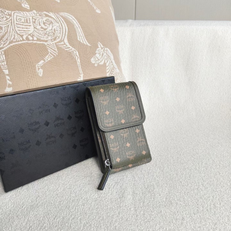 MCM 墨綠色visitors original 印花手機包17*14*3  99新配件盒子塵袋保卡-3