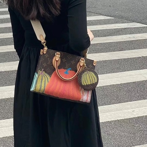 LV On the go小號 草間彌生 肩背斜背包芯片款 24.5*19  99新配件盒子塵袋