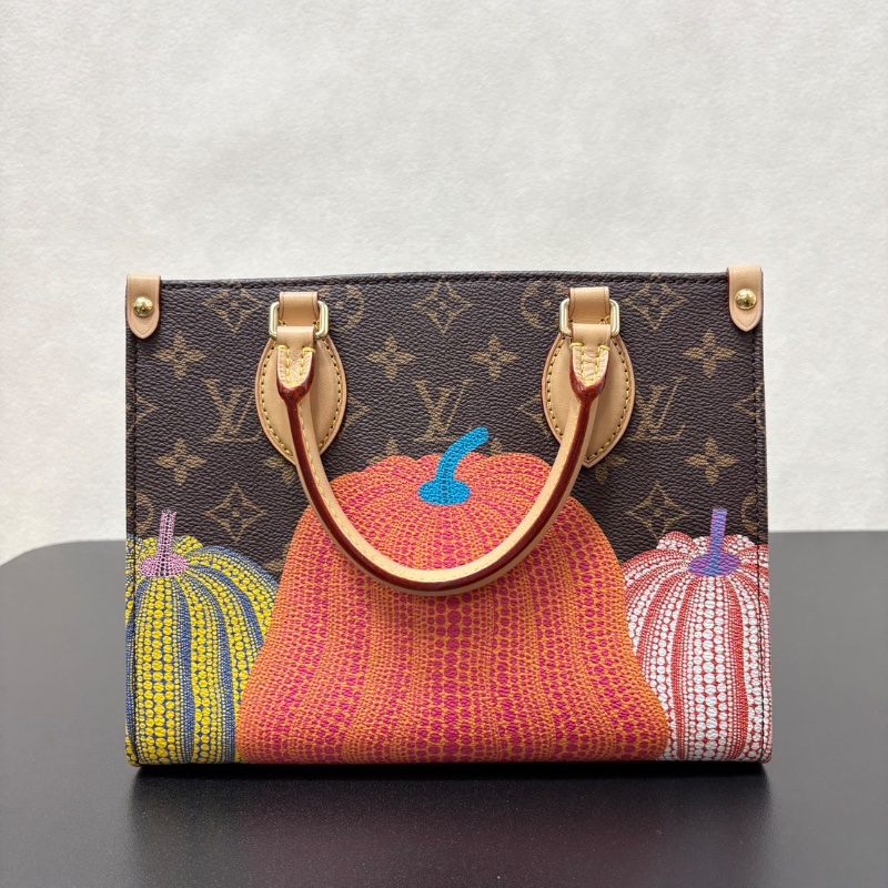 LV On the go小號 草間彌生 肩背斜背包芯片款 24.5*19  99新配件盒子塵袋-1