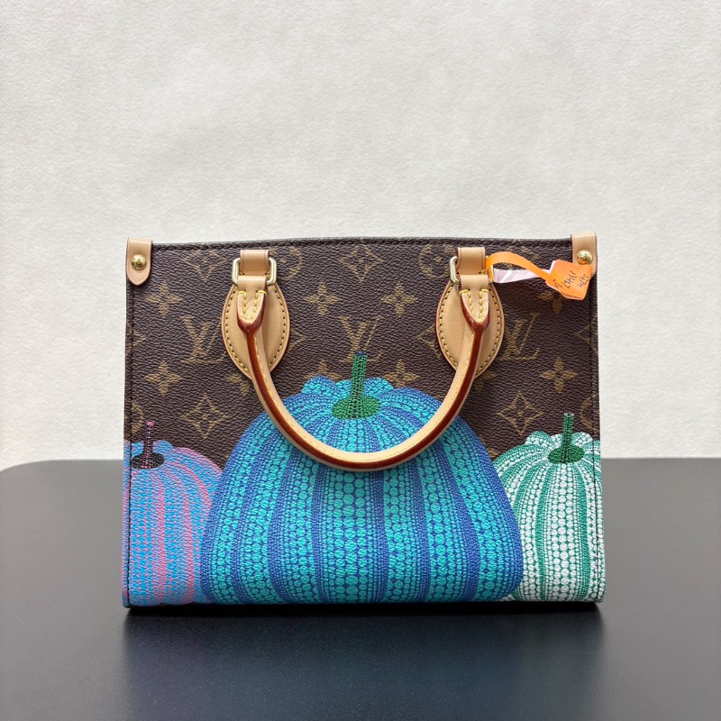 LV On the go小號 草間彌生 肩背斜背包芯片款 24.5*19  99新配件盒子塵袋-6