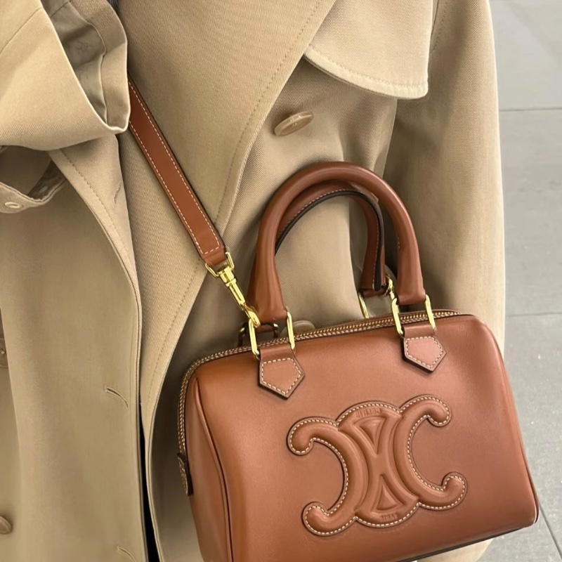 Celine 焦糖色凱旋門logo波士頓全皮枕頭包21*17  99新配件塵袋-0