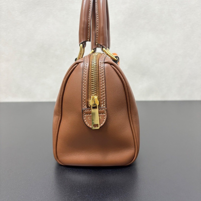 Celine 焦糖色凱旋門logo波士頓全皮枕頭包21*17  99新配件塵袋-3