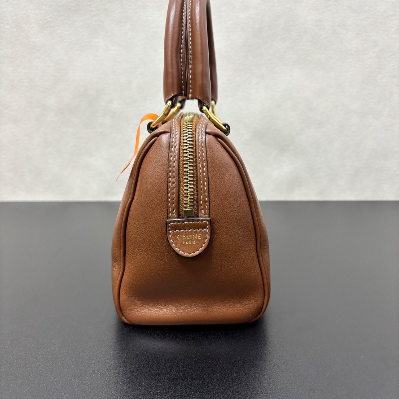 Celine 焦糖色凱旋門logo波士頓全皮枕頭包21*17  99新配件塵袋-4