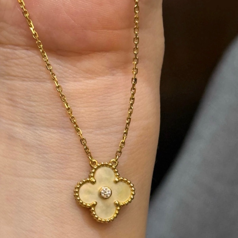 有購證有卡🩷 Van cleef 2018聖誕限定金貝母四葉草單鑽頸鏈-2