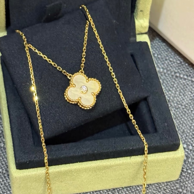 有購證有卡🩷 Van cleef 2018聖誕限定金貝母四葉草單鑽頸鏈-4