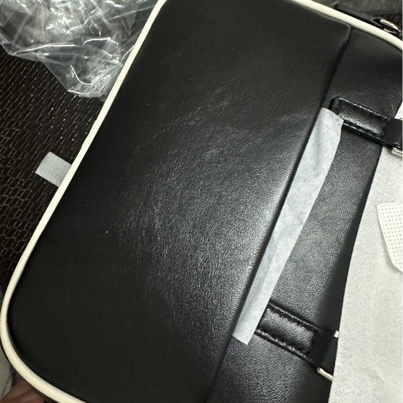 charles&keith黑白拼接保齡球包-7