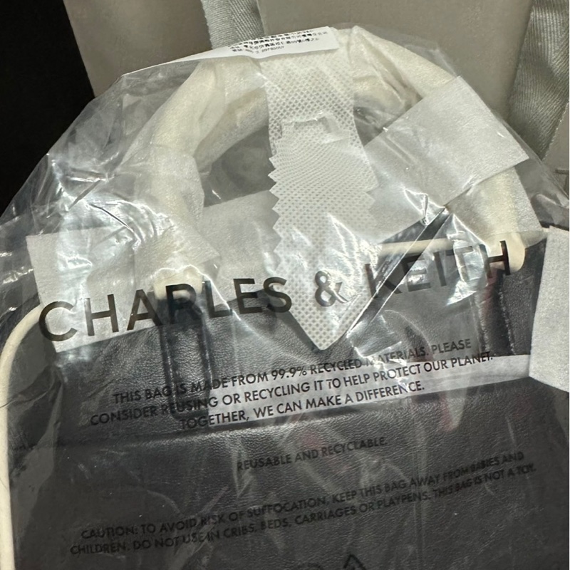 charles&keith黑白拼接保齡球包-14