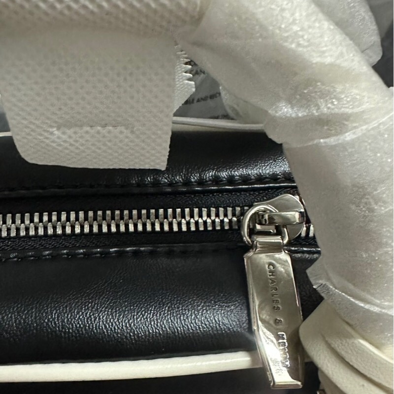 charles&keith黑白拼接保齡球包-3