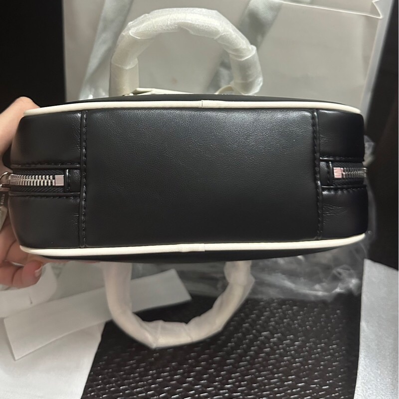 charles&keith黑白拼接保齡球包-4