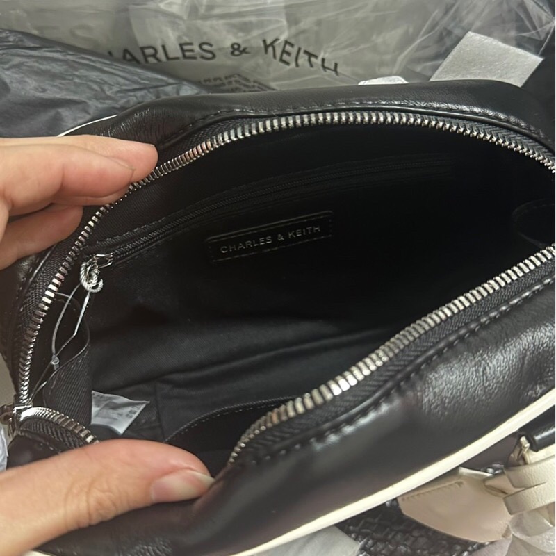 charles&keith黑白拼接保齡球包-5