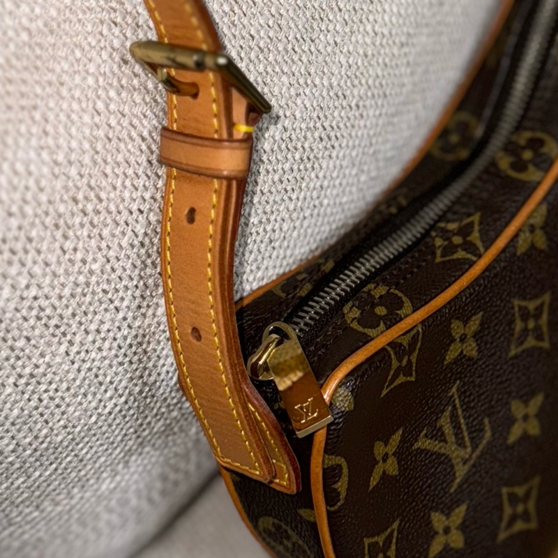 LV Croissant small 中古可頌包小號🥐漂亮好包況🧡豌豆包/月亮包/月牙包/LV老花肩背包/LV腋下包-60