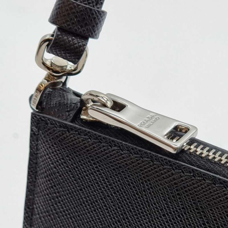 【包稅】PRADA 1BC155 黑色 Saffiano 皮革迷你肩背包 PRB102106-2