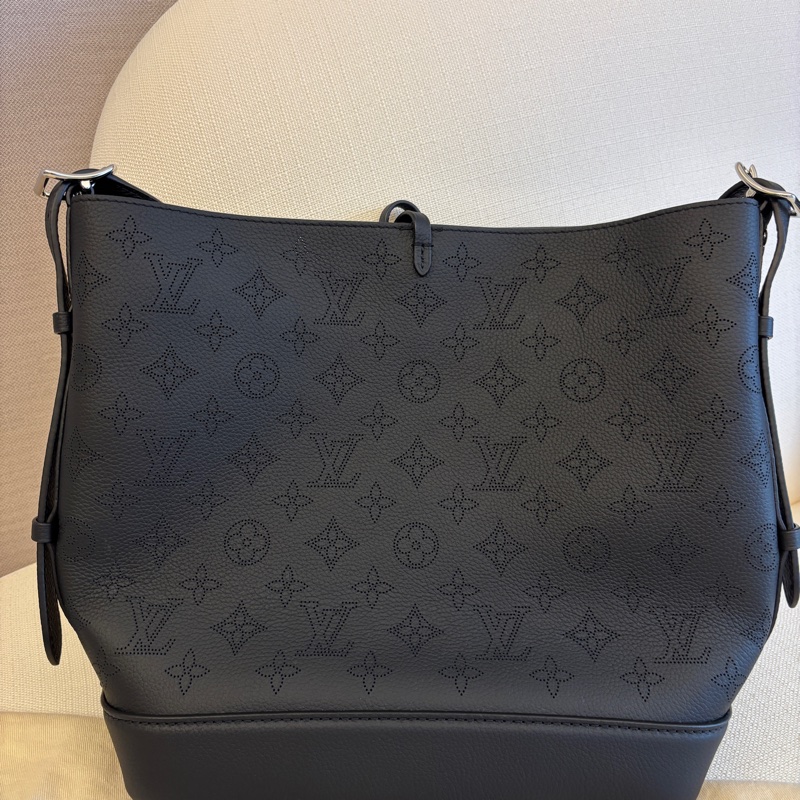 LV Flore NM Monogram Mahina 黑色皮革單肩包。-2