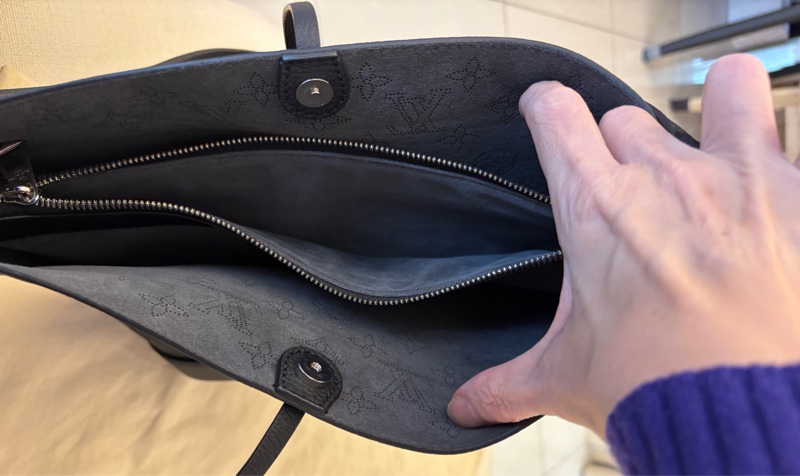 LV Flore NM Monogram Mahina 黑色皮革單肩包。-5