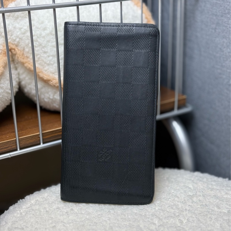 LV Brazzaville 黑灰壓紋棋盤格長夾-0