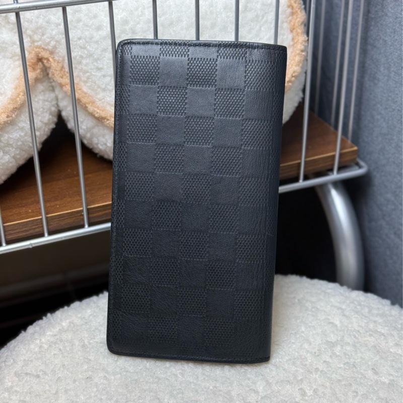 LV Brazzaville 黑灰壓紋棋盤格長夾-1