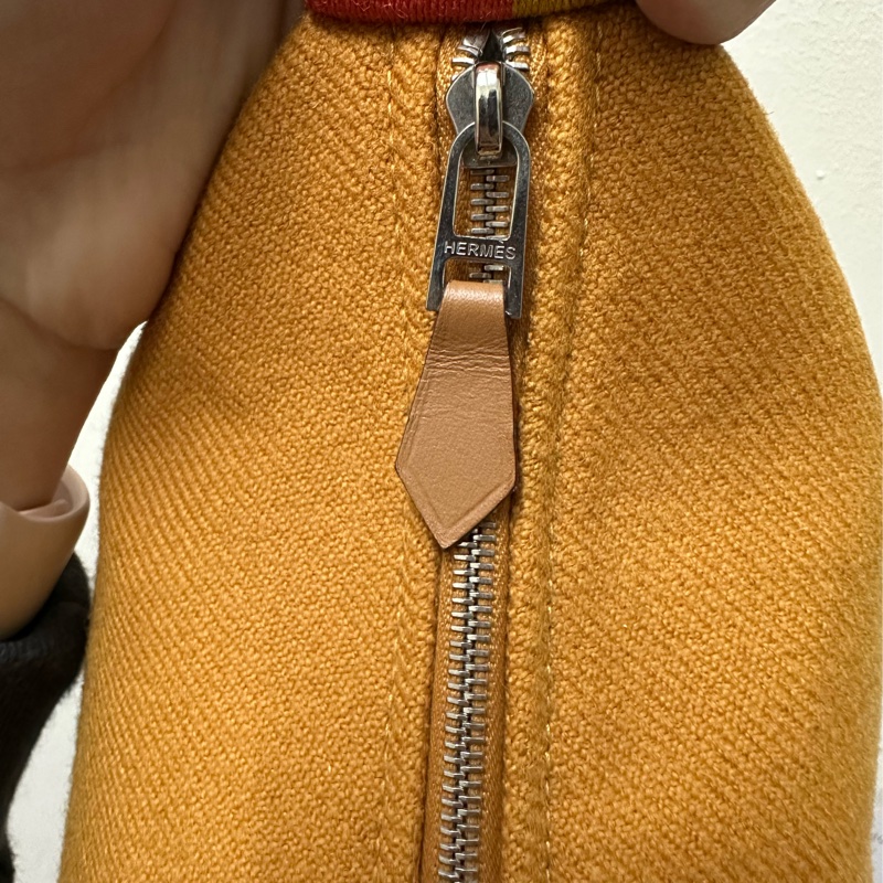 Hermes 愛馬仕 飯盒包 小號 Bride a Brac Case 赭石色 3H Ocre  PM 洗漱包  羊毛材質-14