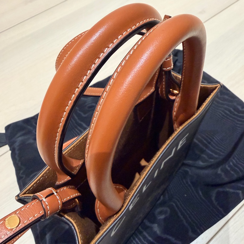 CELINE老花白色字母印花logo直式迷你琴譜包CABAS-1