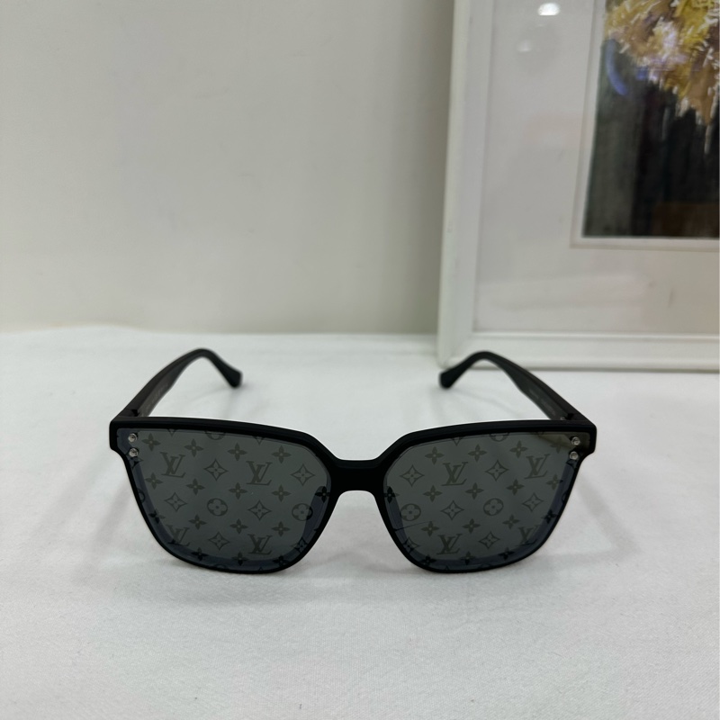 Louis Vuitton Logo裝飾 鏡框 墨鏡 黑色 板材加金屬 不規則形 太陽眼鏡 男款 全新-1