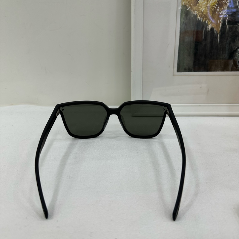 Louis Vuitton Logo裝飾 鏡框 墨鏡 黑色 板材加金屬 不規則形 太陽眼鏡 男款 全新-2