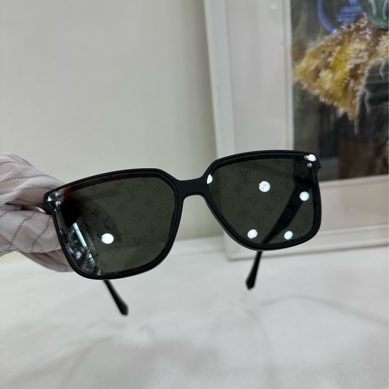 Louis Vuitton Logo裝飾 鏡框 墨鏡 黑色 板材加金屬 不規則形 太陽眼鏡 男款 全新-5