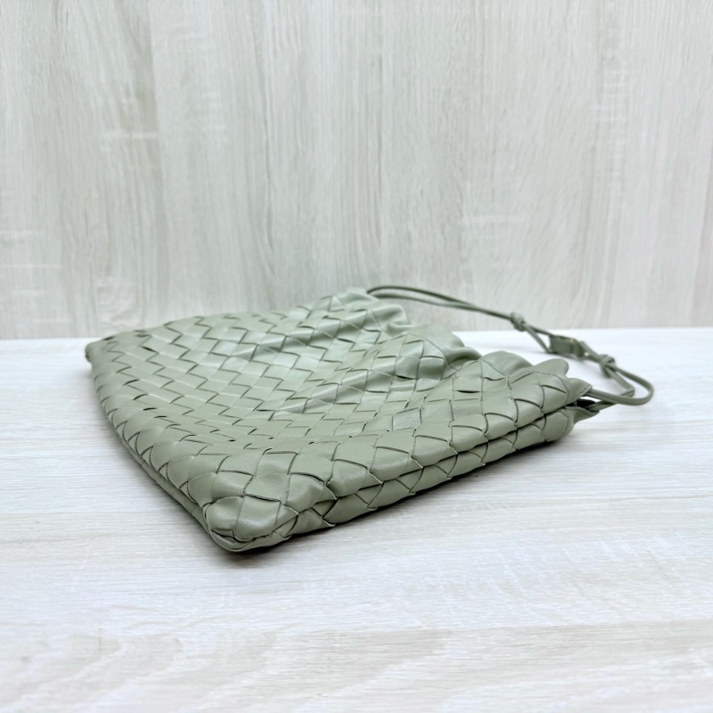 BV鼠尾草綠小牛皮中號編織束口包816987V3IV18425-2