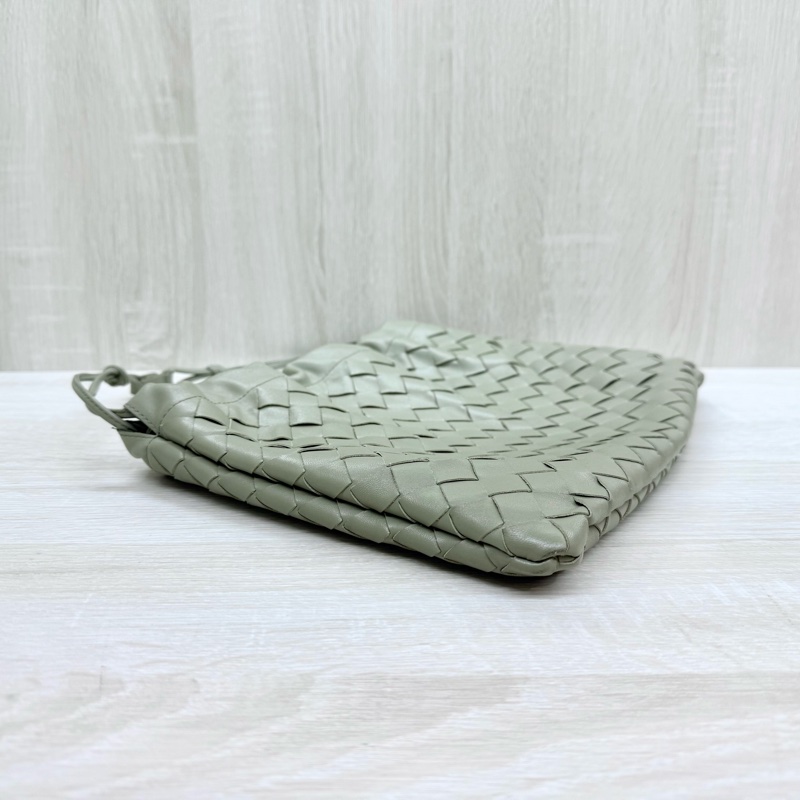 BV鼠尾草綠小牛皮中號編織束口包816987V3IV18425-3