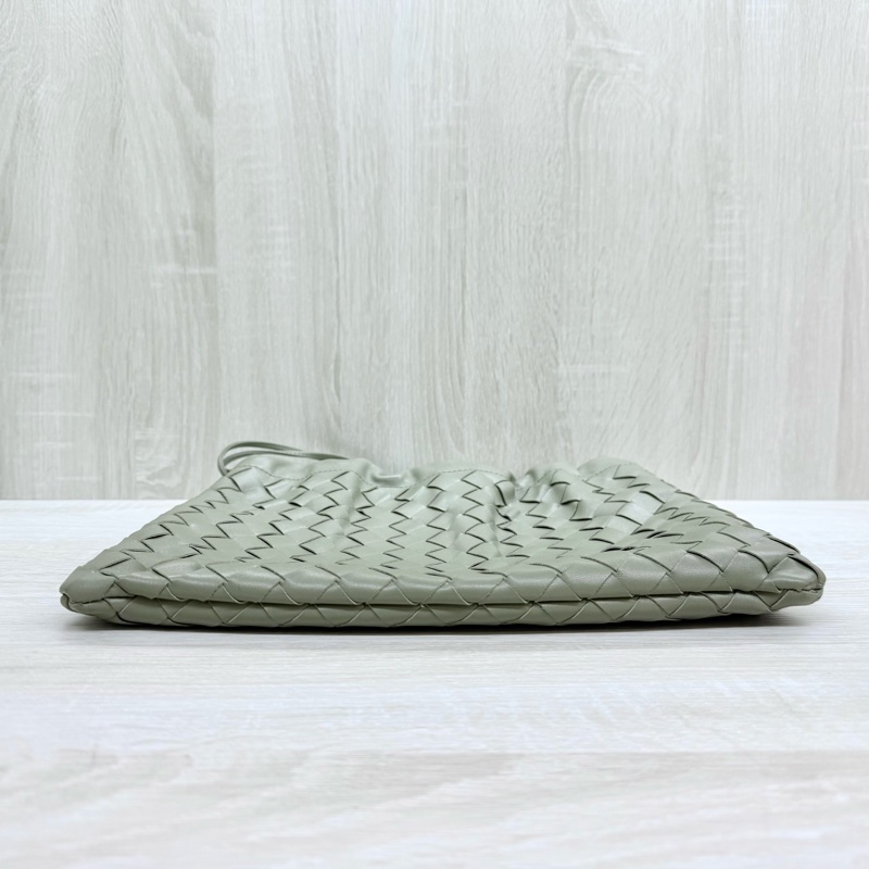 BV鼠尾草綠小牛皮中號編織束口包816987V3IV18425-4