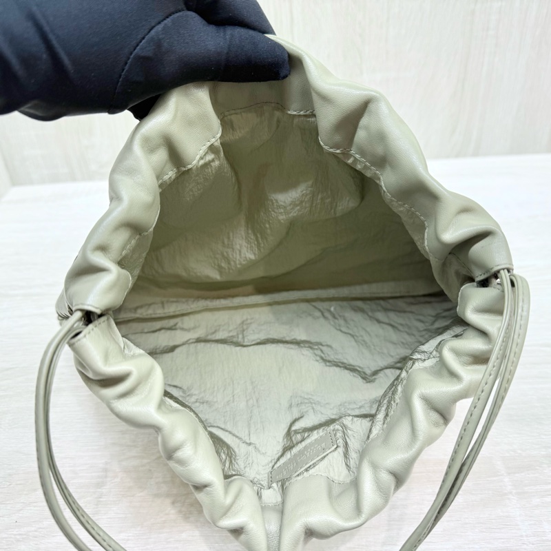 BV鼠尾草綠小牛皮中號編織束口包816987V3IV18425-7