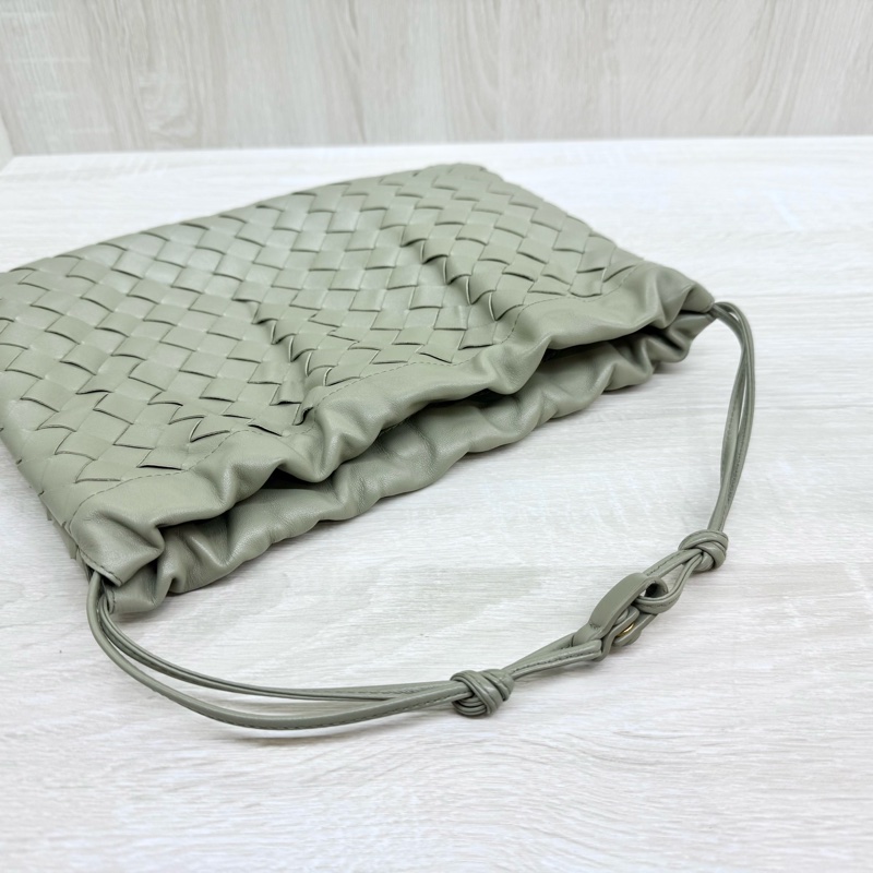 BV鼠尾草綠小牛皮中號編織束口包816987V3IV18425-9