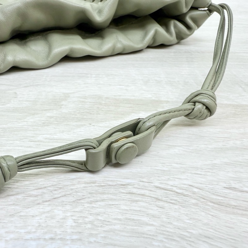 BV鼠尾草綠小牛皮中號編織束口包816987V3IV18425-13