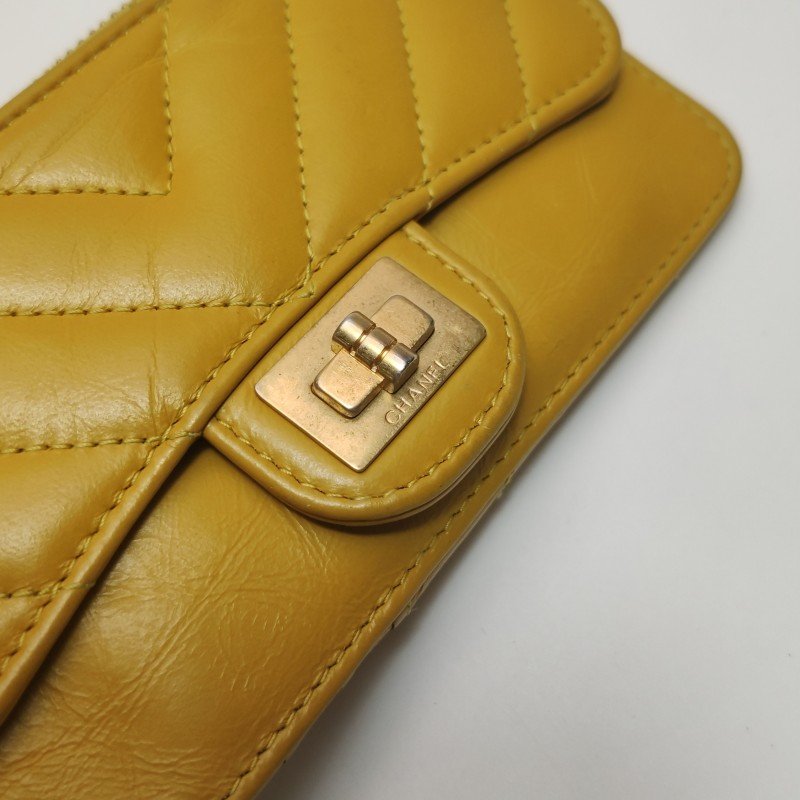 Chanel 2.55Bag油蠟皮純色V紋矩形旋扣卡包-10