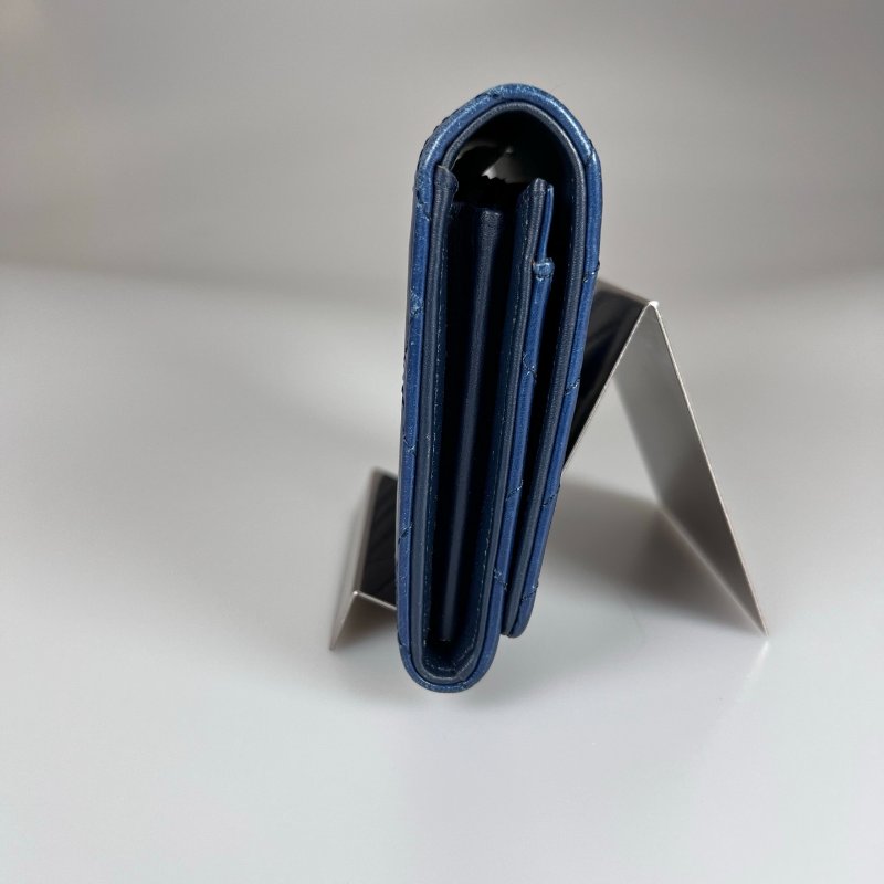 CHANEL 菱格紋拚山型紋翻蓋中夾 藍色銀扣 20開-3