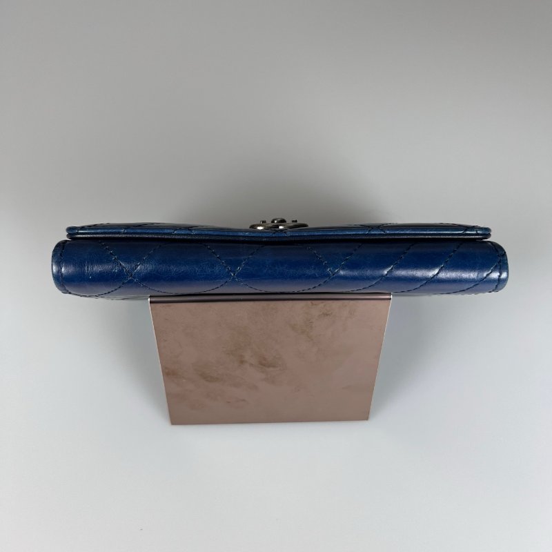 CHANEL 菱格紋拚山型紋翻蓋中夾 藍色銀扣 20開-4