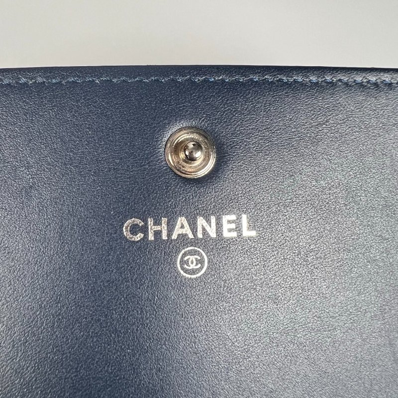 CHANEL 菱格紋拚山型紋翻蓋中夾 藍色銀扣 20開-10