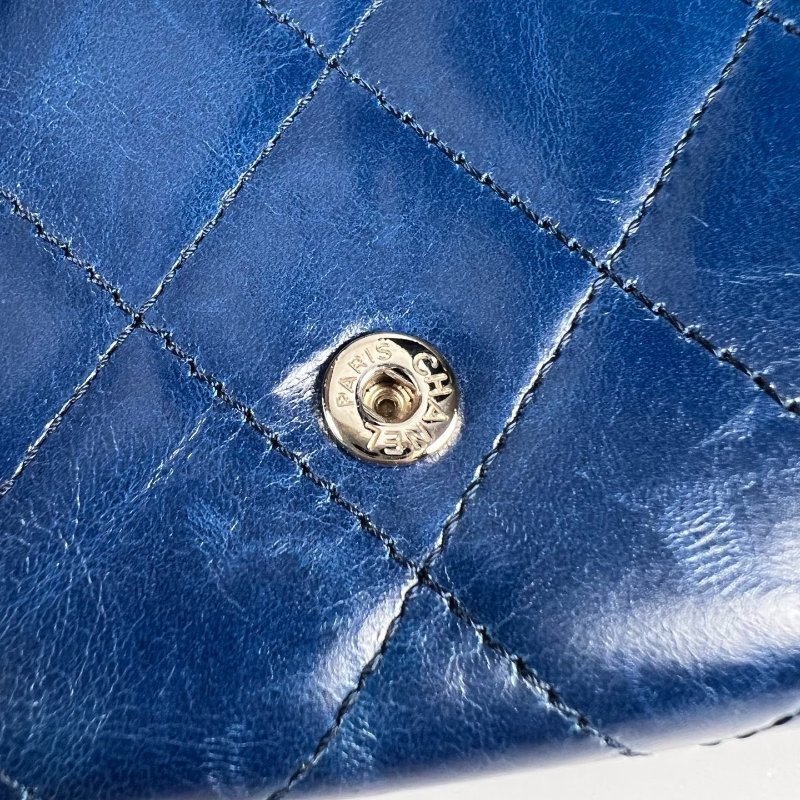 CHANEL 菱格紋拚山型紋翻蓋中夾 藍色銀扣 20開-11