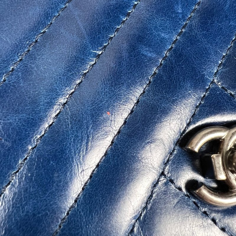 CHANEL 菱格紋拚山型紋翻蓋中夾 藍色銀扣 20開-12