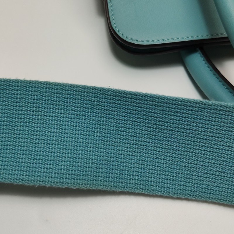 Hermes Toolbox26寬肩帶旋扣牛奶盒單肩包Swift牛皮銀扣75牛仔藍T刻-12