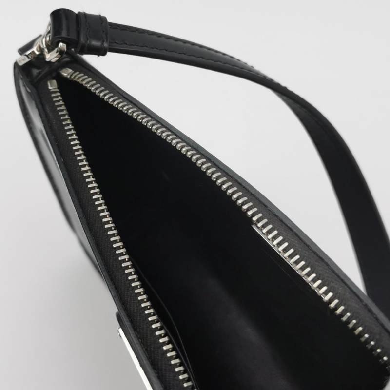 Prada牛皮純色三角徽標單肩包-6