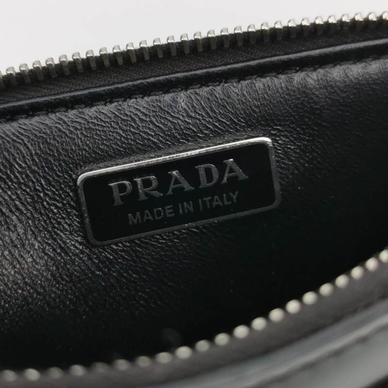 Prada牛皮純色三角徽標單肩包-7