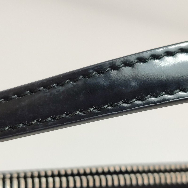 Prada牛皮純色三角徽標單肩包-9