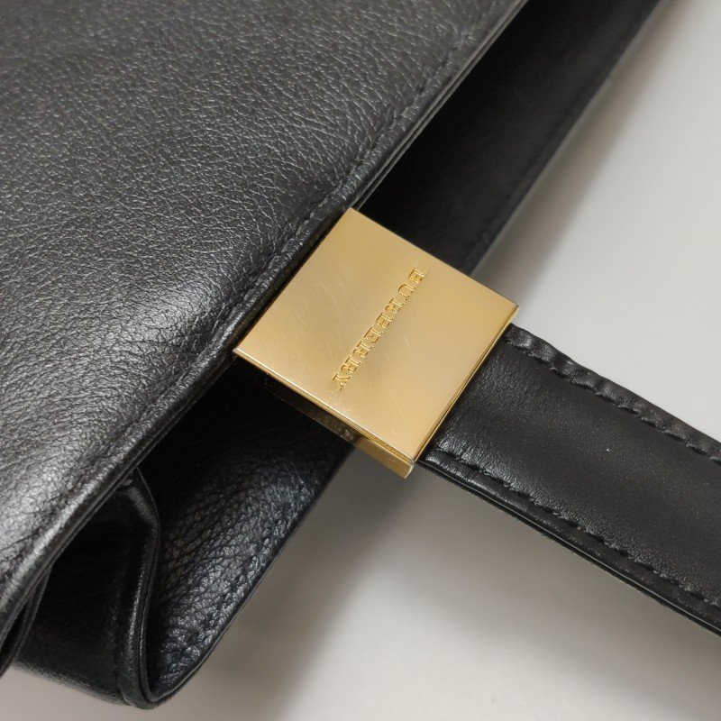 Burberry牛皮純色字母Logo子母包單肩包-11