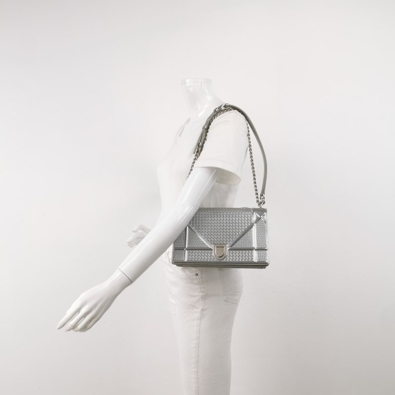 Dior Diorama盾牌包中號牛皮純色藤格紋盾形紋章搭扣單肩包-1