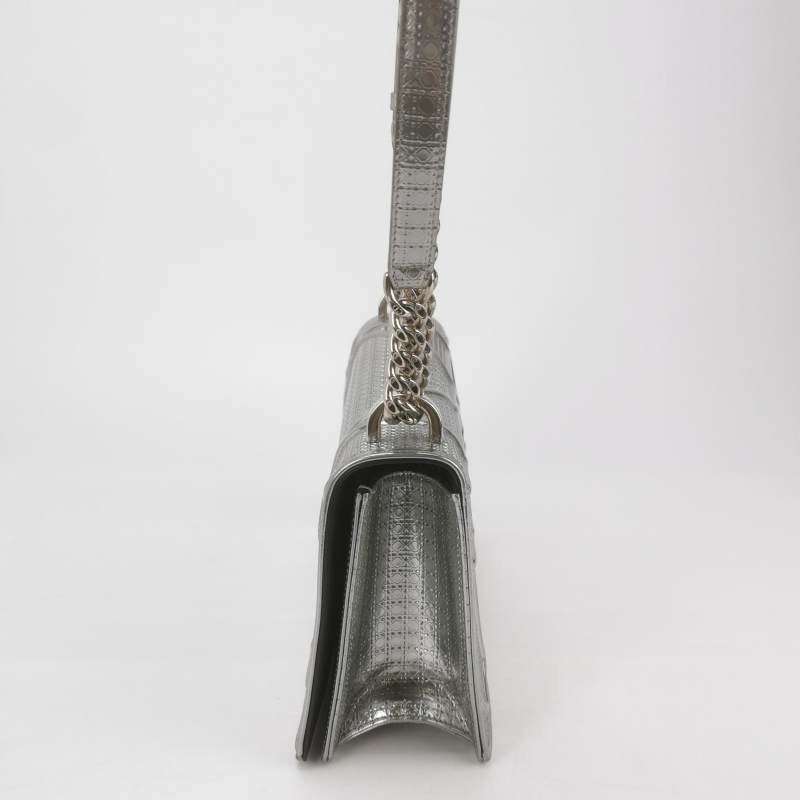 Dior Diorama盾牌包中號牛皮純色藤格紋盾形紋章搭扣單肩包-2