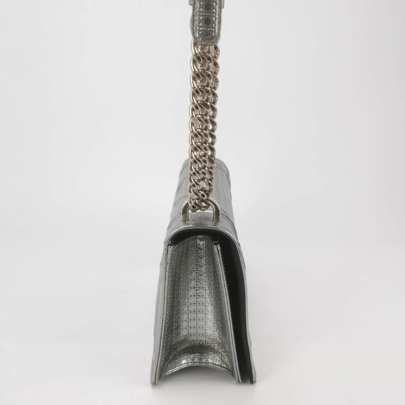 Dior Diorama盾牌包中號牛皮純色藤格紋盾形紋章搭扣單肩包-3