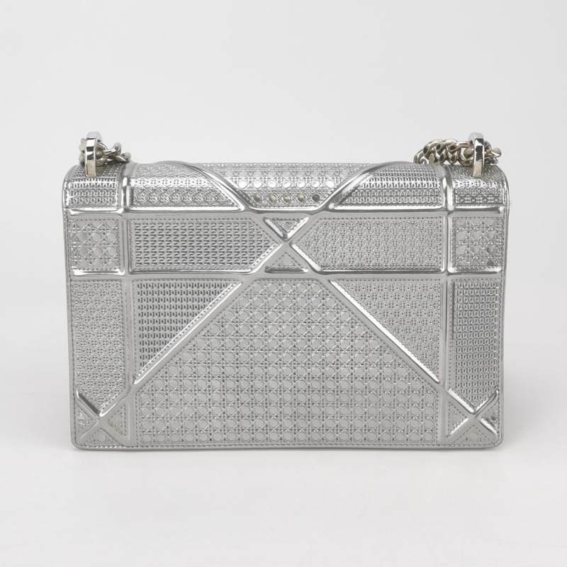 Dior Diorama盾牌包中號牛皮純色藤格紋盾形紋章搭扣單肩包-4