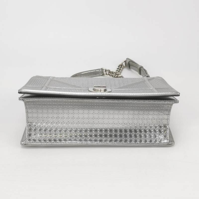 Dior Diorama盾牌包中號牛皮純色藤格紋盾形紋章搭扣單肩包-5