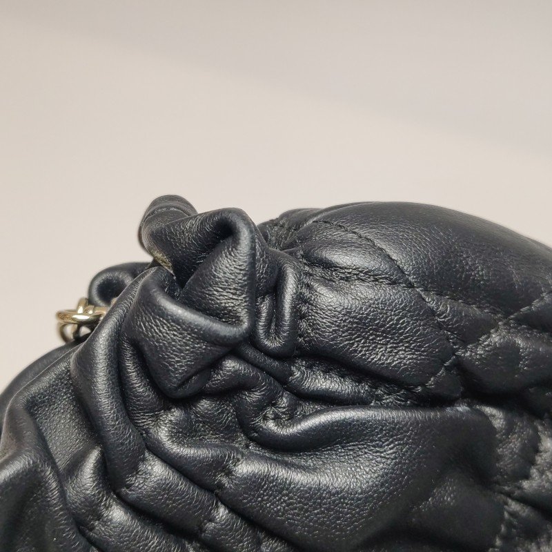 Dior Delices羊皮純色褶皺珍珠鏈條單肩包-13