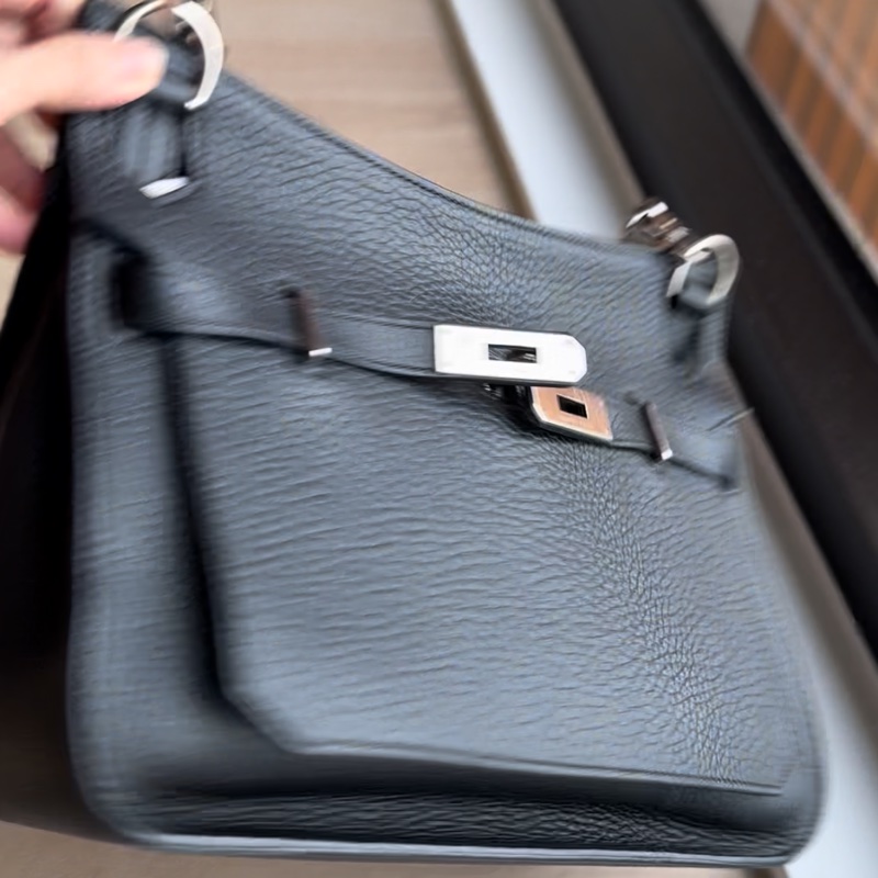 行走的斜背Birkin 帥潮黑銀Hermes Jypsière28-1