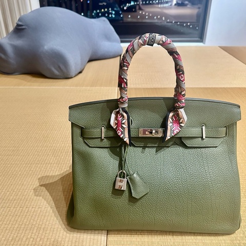 😎就是要35😎  🤎馬場江湖在走，氣場要有🤎 就是要個標配潮🤎 愛馬仕 Birkin 35美包（送Twilly）